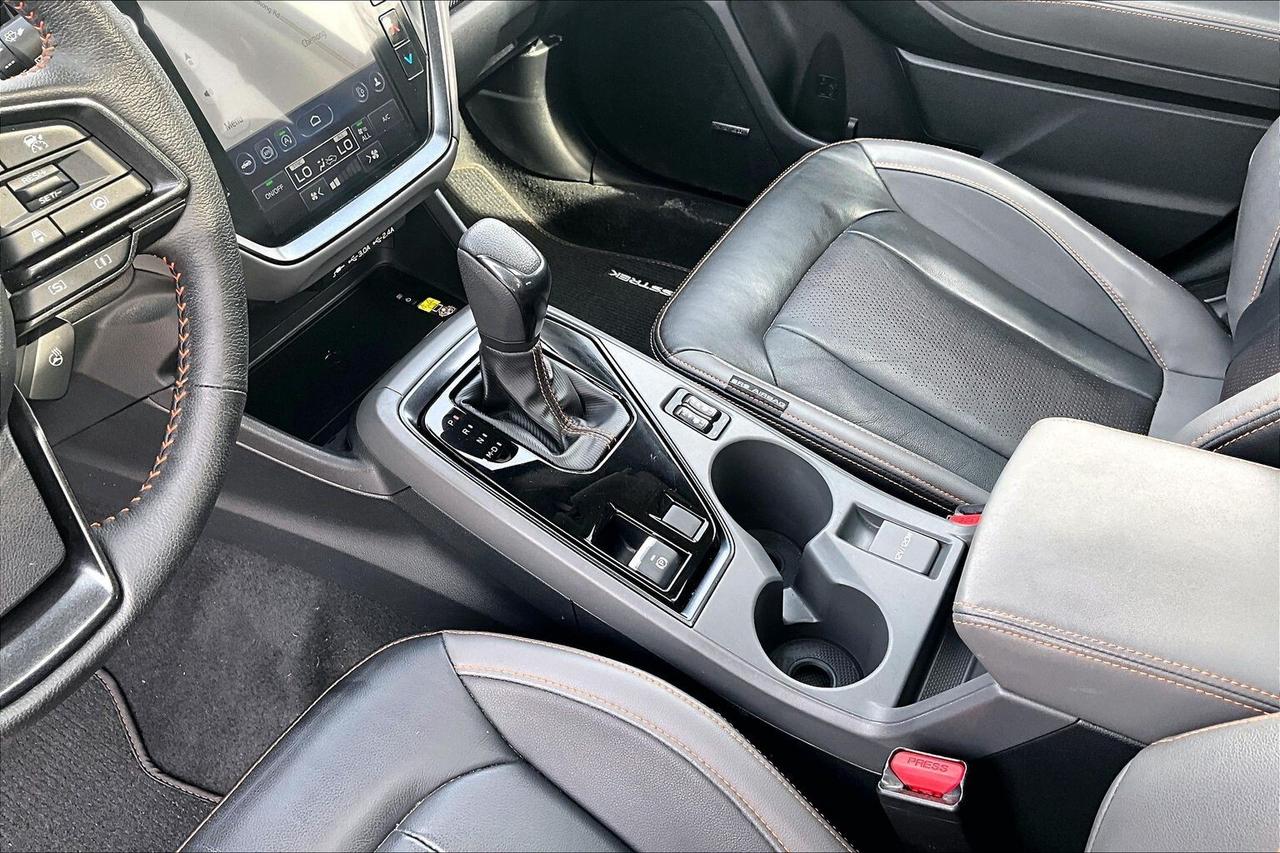 2024 Subaru Crosstrek LIMITED AWD   LOADED!   LEATHER   SUNROOF   NAVI Photo