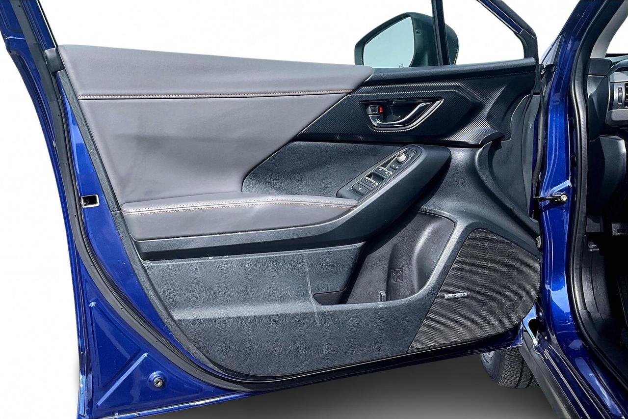 2024 Subaru Crosstrek LIMITED AWD   LOADED!   LEATHER   SUNROOF   NAVI Photo