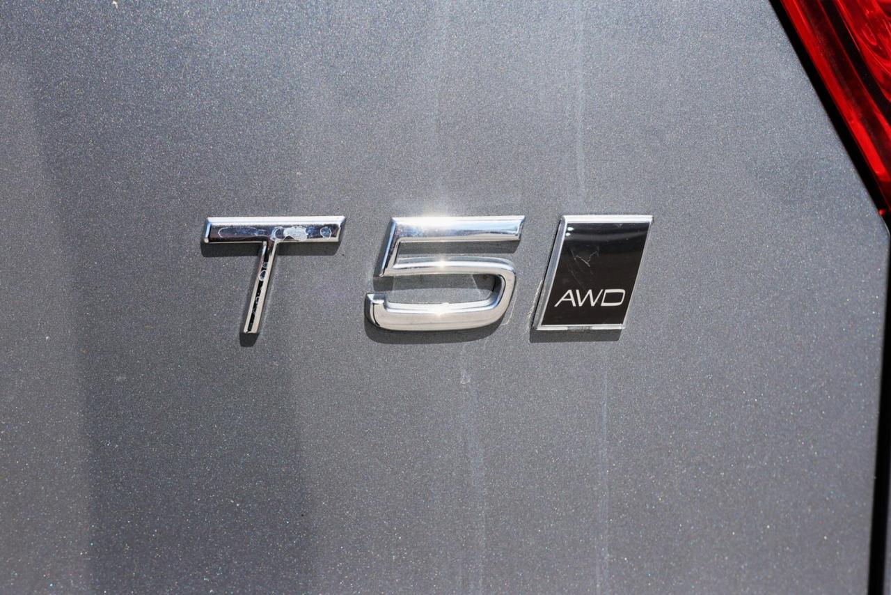 2019 Volvo XC40 T5-AWD-MOMENTUM/ADAPT CRUISE/NAV/360CAM/PANOROOF/B Photo