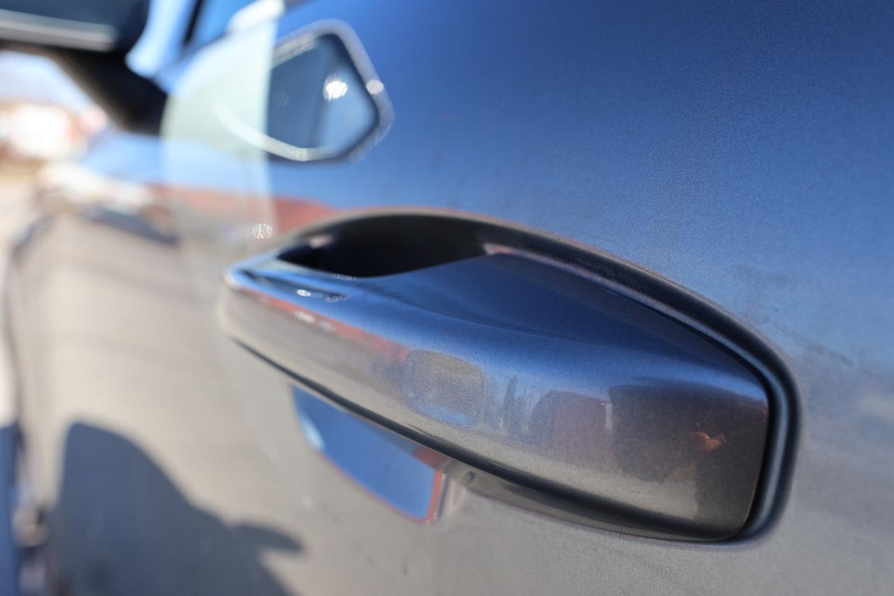 2019 Volvo XC40 T5-AWD-MOMENTUM/ADAPT CRUISE/NAV/360CAM/PANOROOF/B Photo