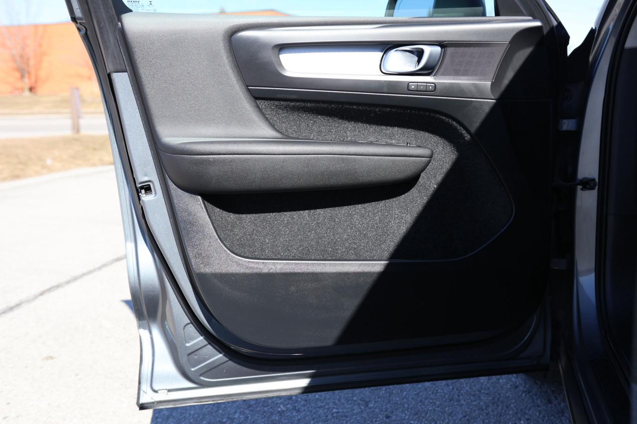 2019 Volvo XC40 T5-AWD-MOMENTUM/ADAPT CRUISE/NAV/360CAM/PANOROOF/B Photo