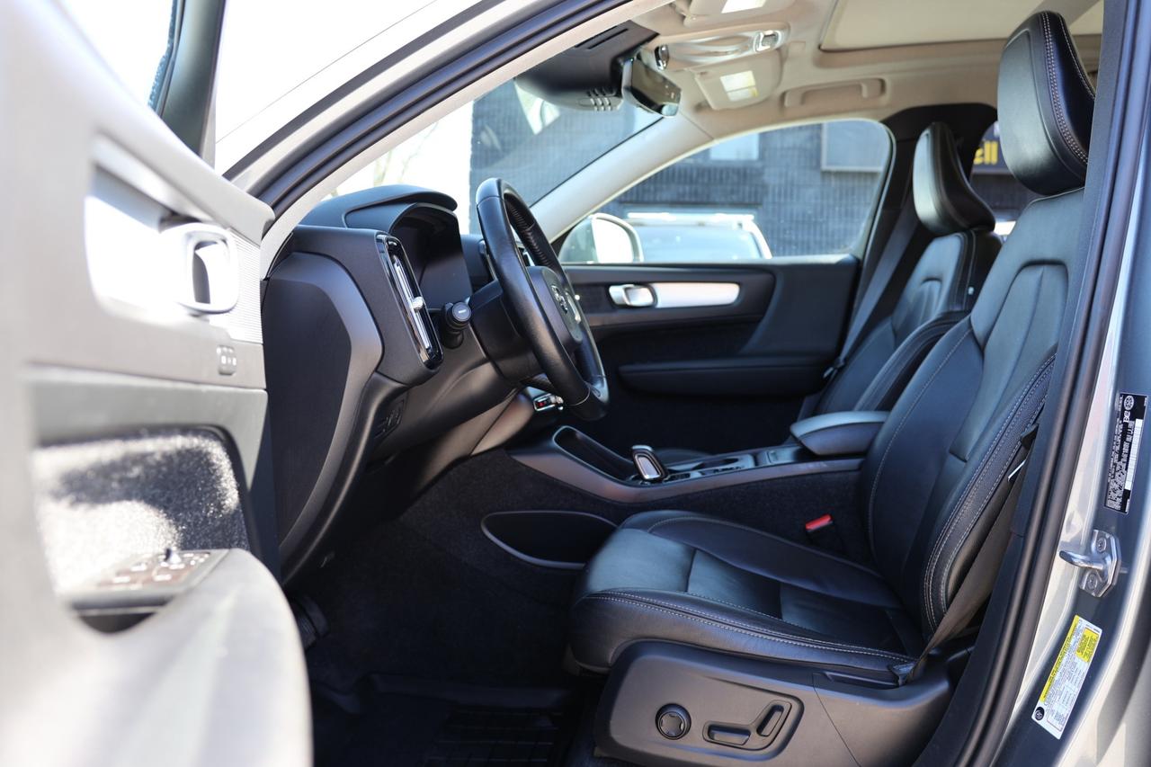 2019 Volvo XC40 T5-AWD-MOMENTUM/ADAPT CRUISE/NAV/360CAM/PANOROOF/B Photo