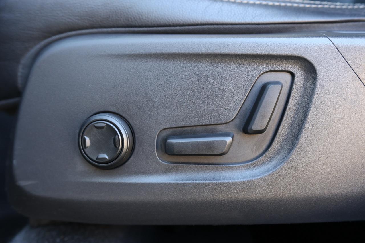 2019 Volvo XC40 T5-AWD-MOMENTUM/ADAPT CRUISE/NAV/360CAM/PANOROOF/B Photo