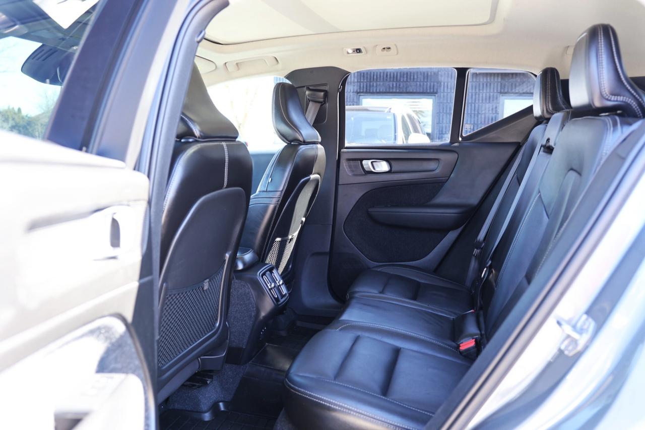 2019 Volvo XC40 T5-AWD-MOMENTUM/ADAPT CRUISE/NAV/360CAM/PANOROOF/B Photo