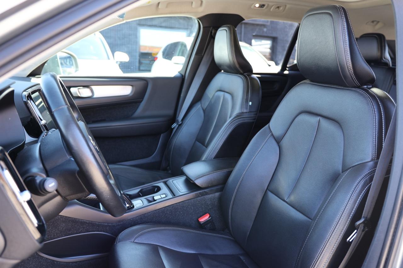 2019 Volvo XC40 T5-AWD-MOMENTUM/ADAPT CRUISE/NAV/360CAM/PANOROOF/B Photo