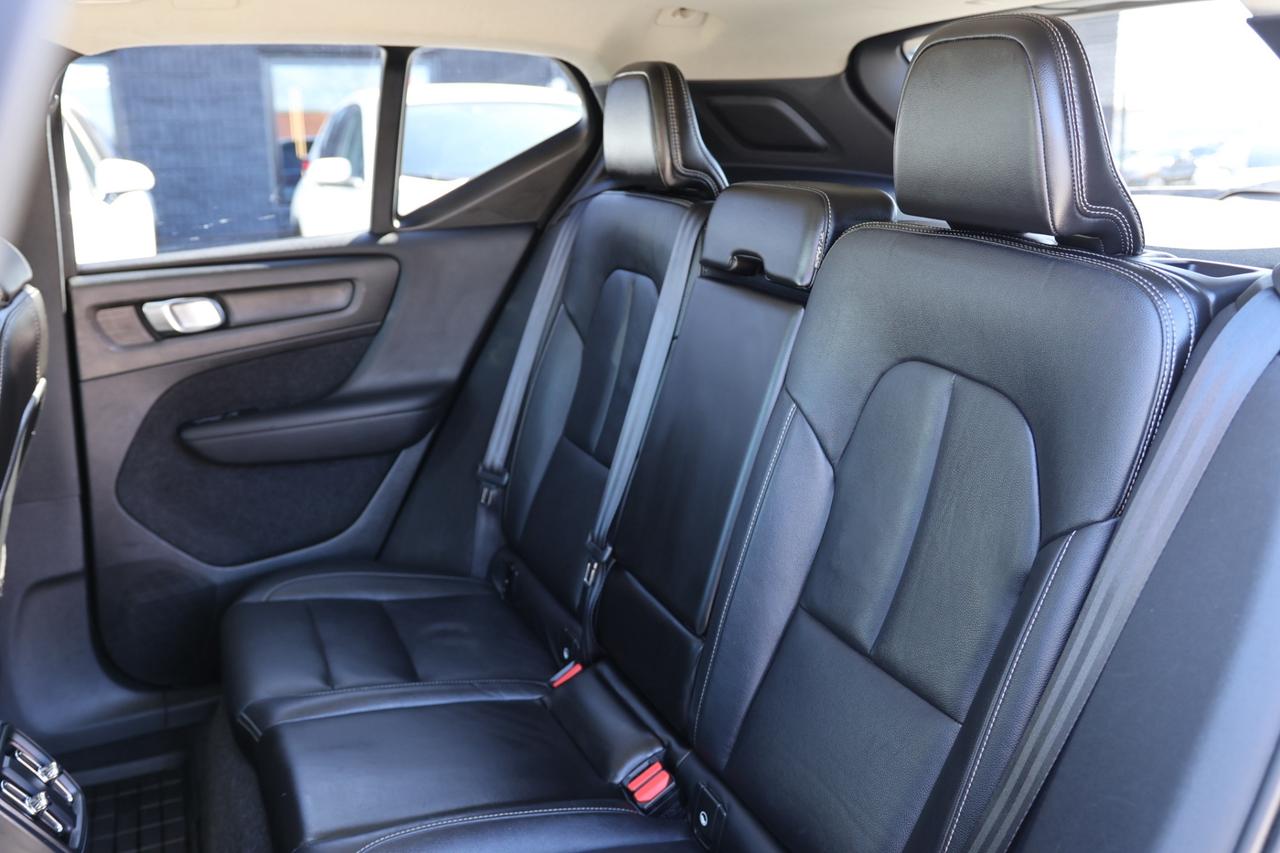 2019 Volvo XC40 T5-AWD-MOMENTUM/ADAPT CRUISE/NAV/360CAM/PANOROOF/B Photo