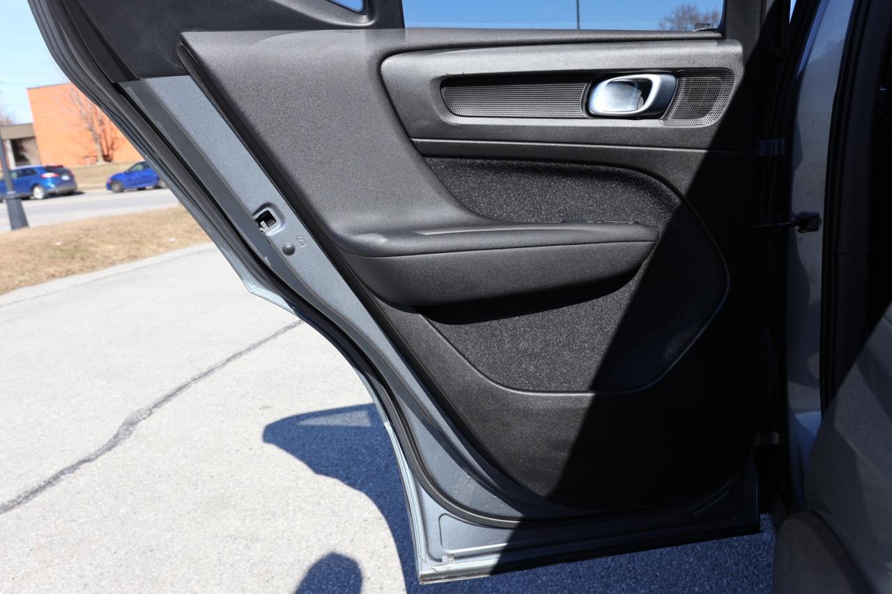 2019 Volvo XC40 T5-AWD-MOMENTUM/ADAPT CRUISE/NAV/360CAM/PANOROOF/B Photo