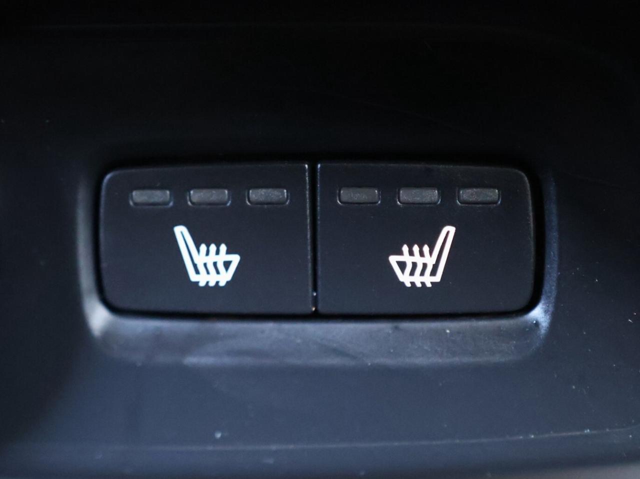 2019 Volvo XC40 T5-AWD-MOMENTUM/ADAPT CRUISE/NAV/360CAM/PANOROOF/B Photo