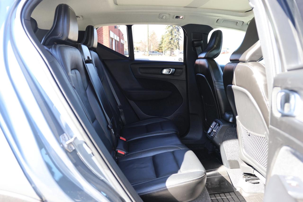 2019 Volvo XC40 T5-AWD-MOMENTUM/ADAPT CRUISE/NAV/360CAM/PANOROOF/B Photo