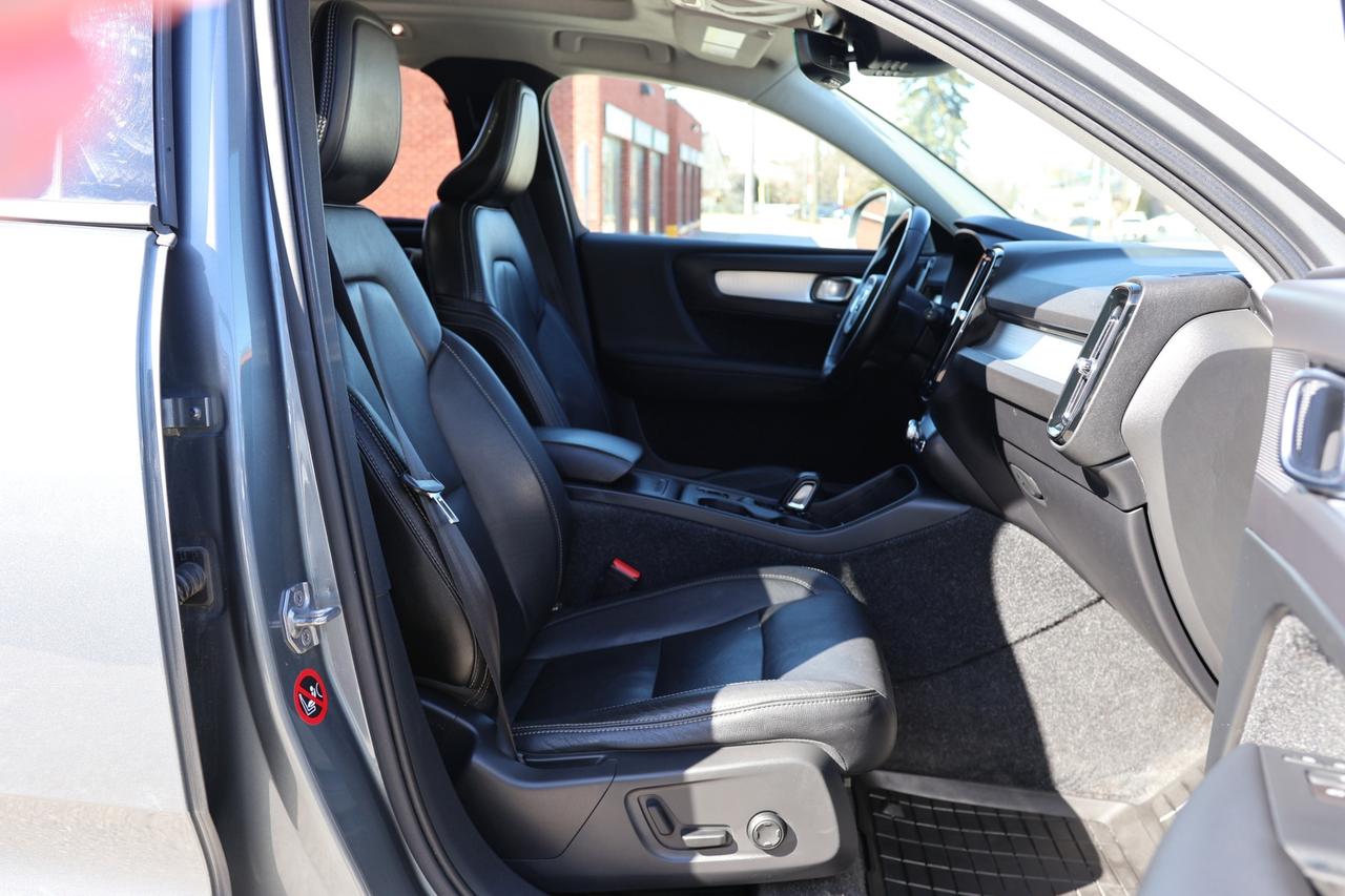 2019 Volvo XC40 T5-AWD-MOMENTUM/ADAPT CRUISE/NAV/360CAM/PANOROOF/B Photo