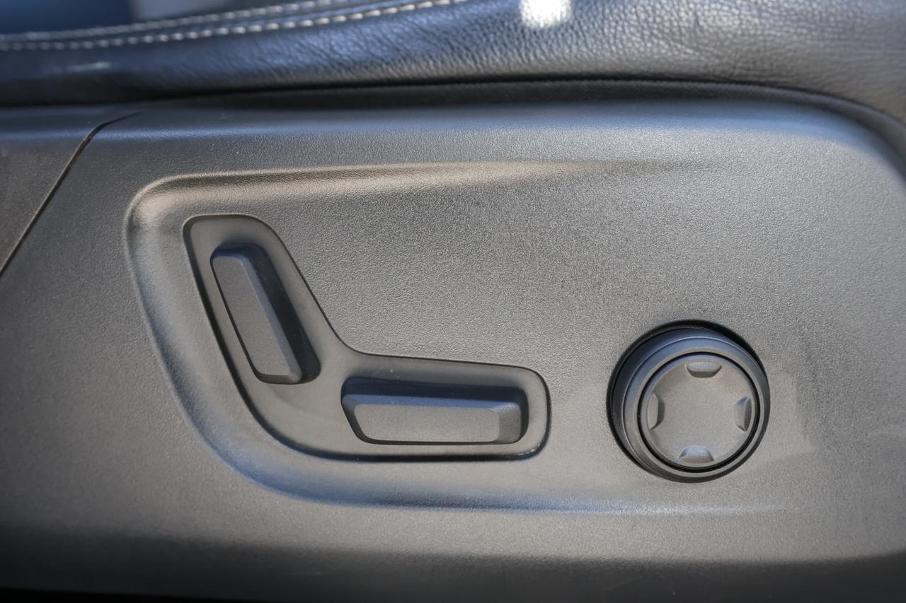 2019 Volvo XC40 T5-AWD-MOMENTUM/ADAPT CRUISE/NAV/360CAM/PANOROOF/B Photo