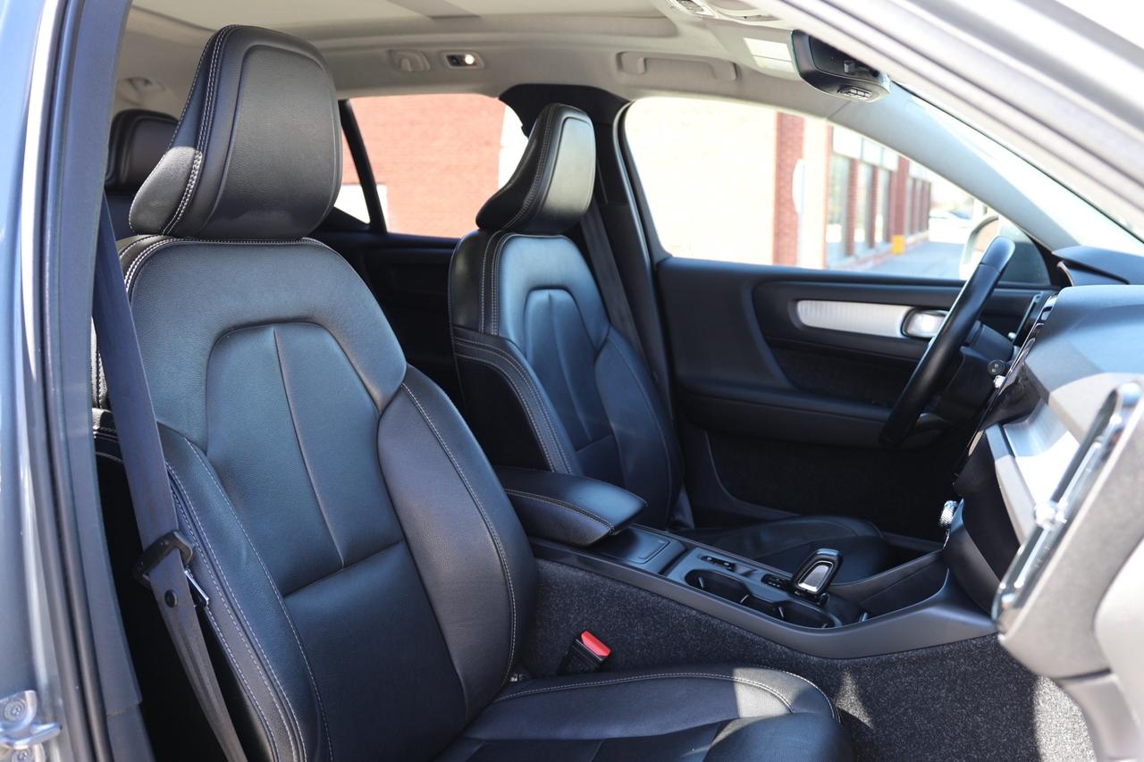 2019 Volvo XC40 T5-AWD-MOMENTUM/ADAPT CRUISE/NAV/360CAM/PANOROOF/B Photo
