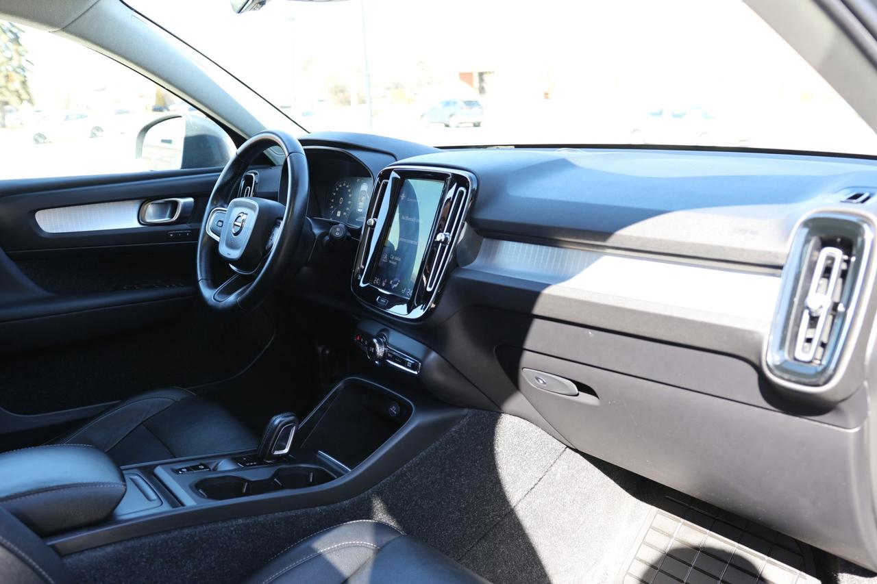 2019 Volvo XC40 T5-AWD-MOMENTUM/ADAPT CRUISE/NAV/360CAM/PANOROOF/B Photo