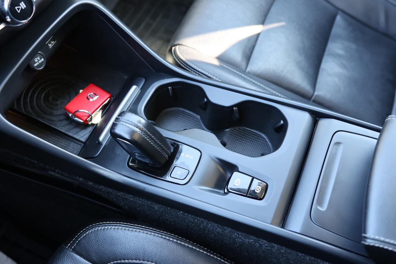 2019 Volvo XC40 T5-AWD-MOMENTUM/ADAPT CRUISE/NAV/360CAM/PANOROOF/B Photo