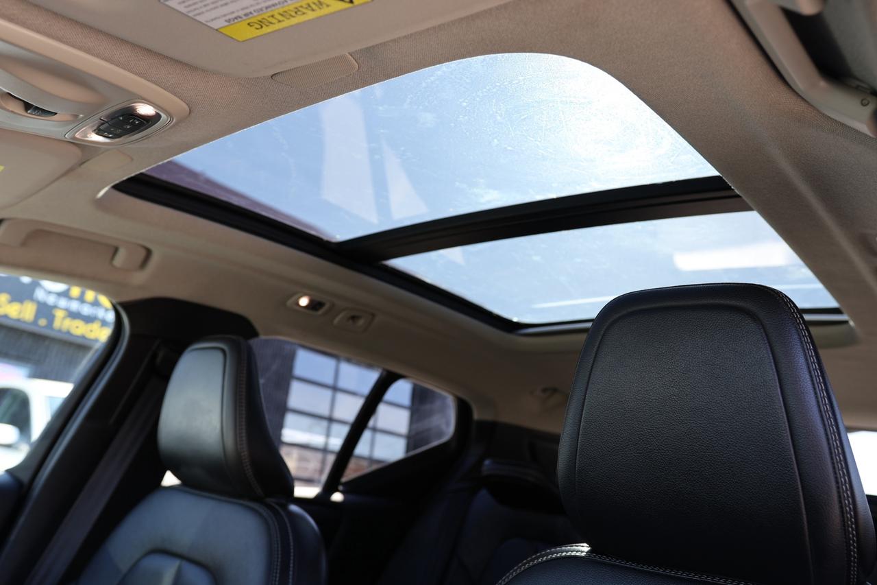 2019 Volvo XC40 T5-AWD-MOMENTUM/ADAPT CRUISE/NAV/360CAM/PANOROOF/B Photo