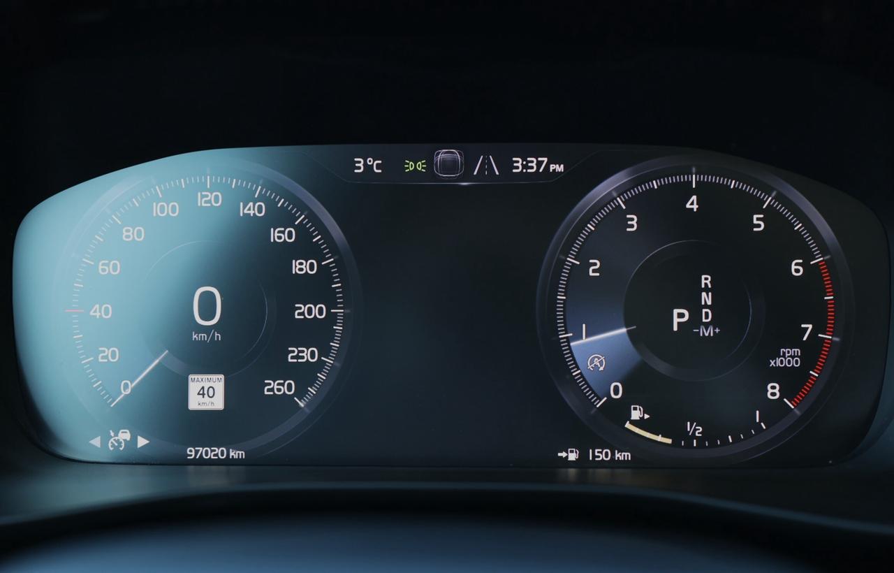 2019 Volvo XC40 T5-AWD-MOMENTUM/ADAPT CRUISE/NAV/360CAM/PANOROOF/B Photo