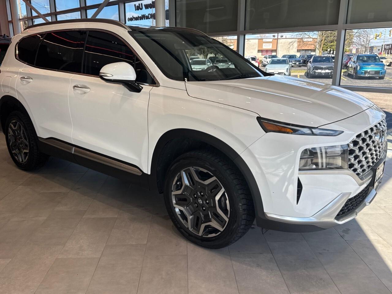 2022 Hyundai Santa Fe Plug-In Hybrid Luxury AWD Photo