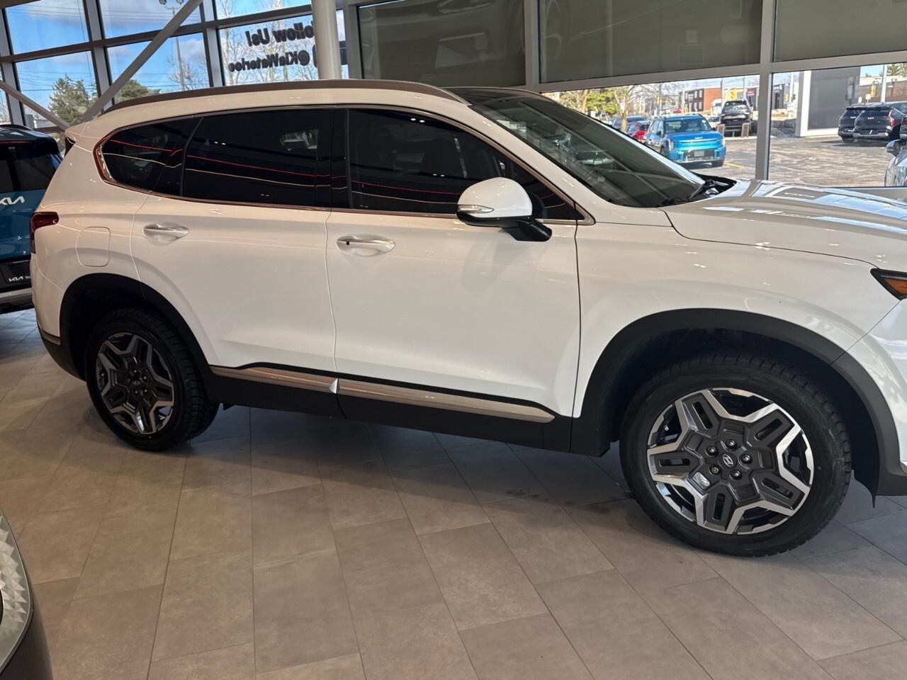 2022 Hyundai Santa Fe Plug-In Hybrid Luxury AWD Photo