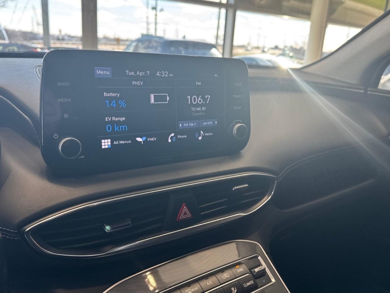 2022 Hyundai Santa Fe Plug-In Hybrid Luxury AWD Photo
