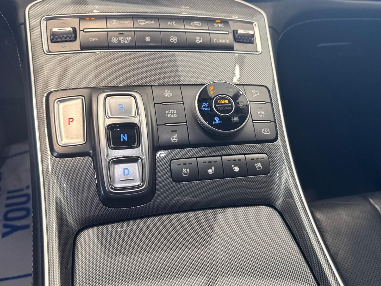 2022 Hyundai Santa Fe Plug-In Hybrid Luxury AWD Photo
