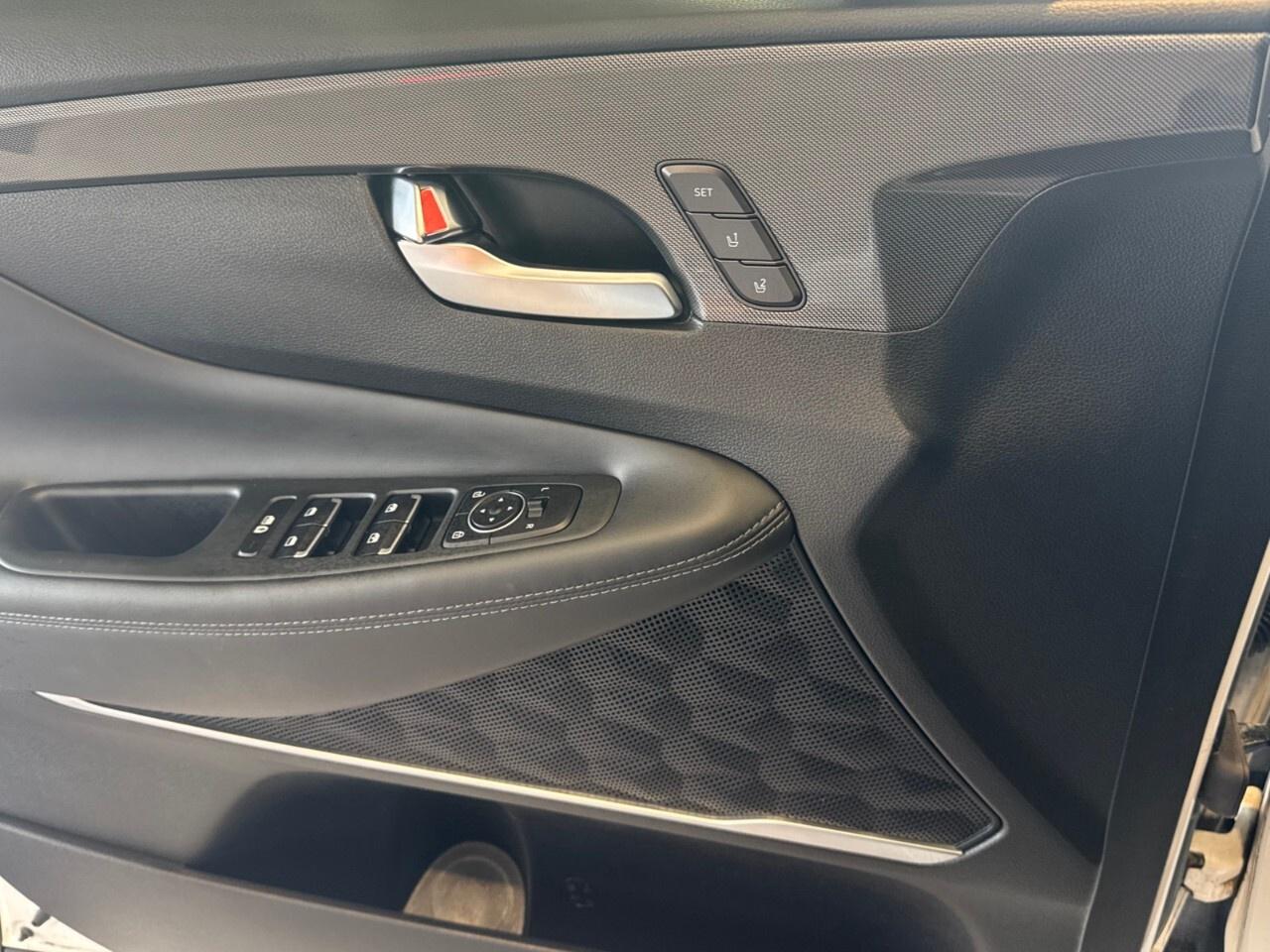 2022 Hyundai Santa Fe Plug-In Hybrid Luxury AWD Photo