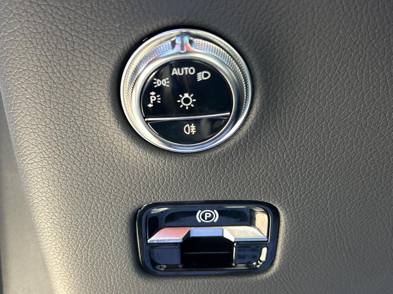 2025 Mercedes-Benz GLC GLC 300 Photo