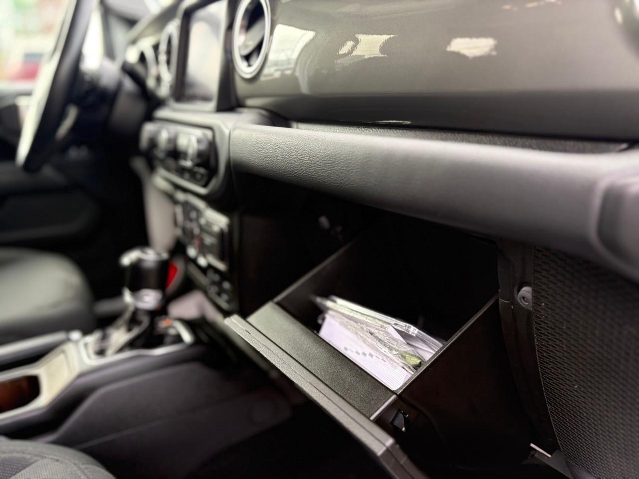 2023 Jeep Wrangler SAHARA 4DR 4X4 Photo