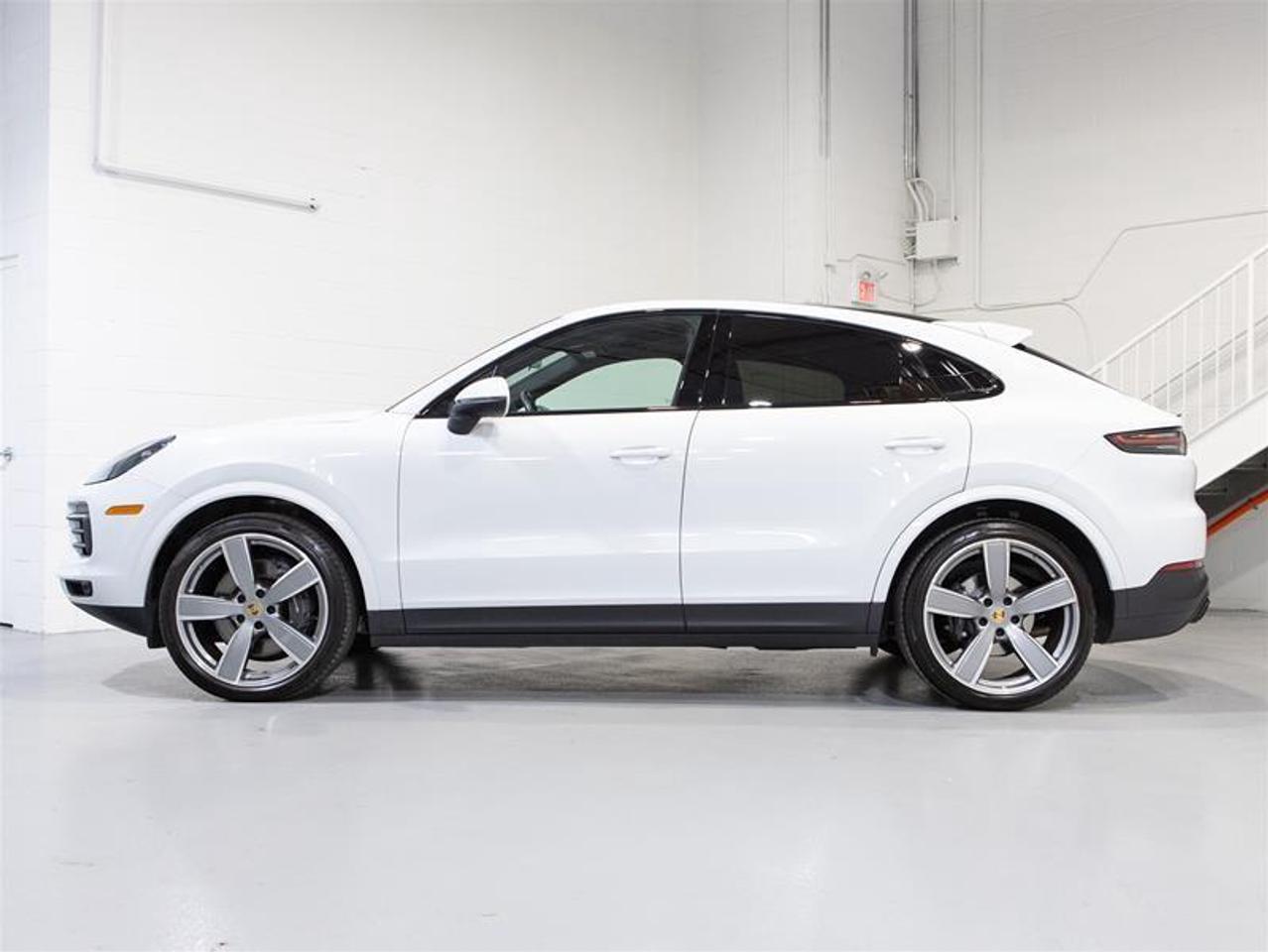 2023 Porsche Cayenne Coupe Photo4