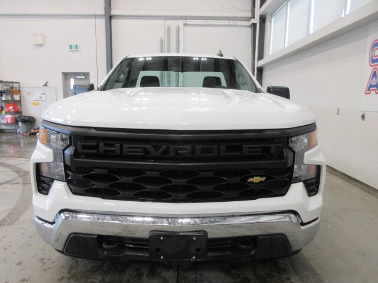 2024 Chevrolet Silverado 1500 2WD 5.3L LONGBOX REG CAB, A/C, APPLE/ANDROID, 13K! Photo2