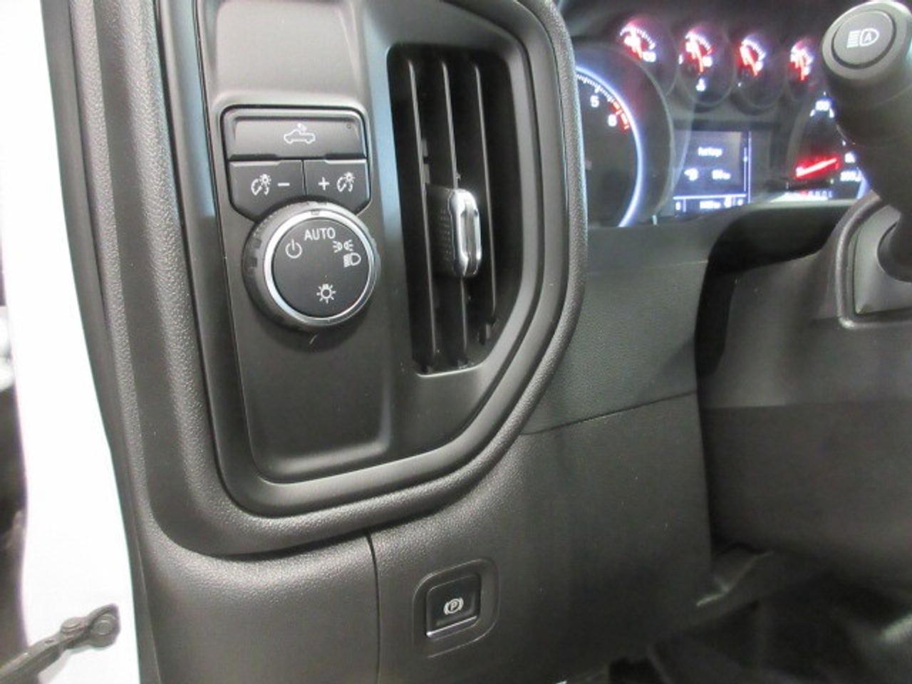 2024 Chevrolet Silverado 1500 2WD 5.3L LONGBOX REG CAB, A/C, APPLE/ANDROID, 13K! Photo
