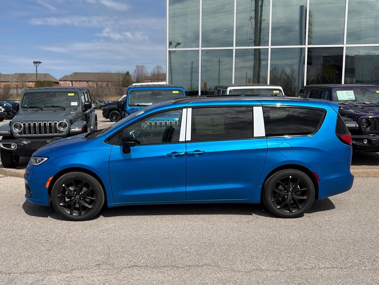 2026 Chrysler Pacifica Select Front-Wheel Drive Passenger Van Photo