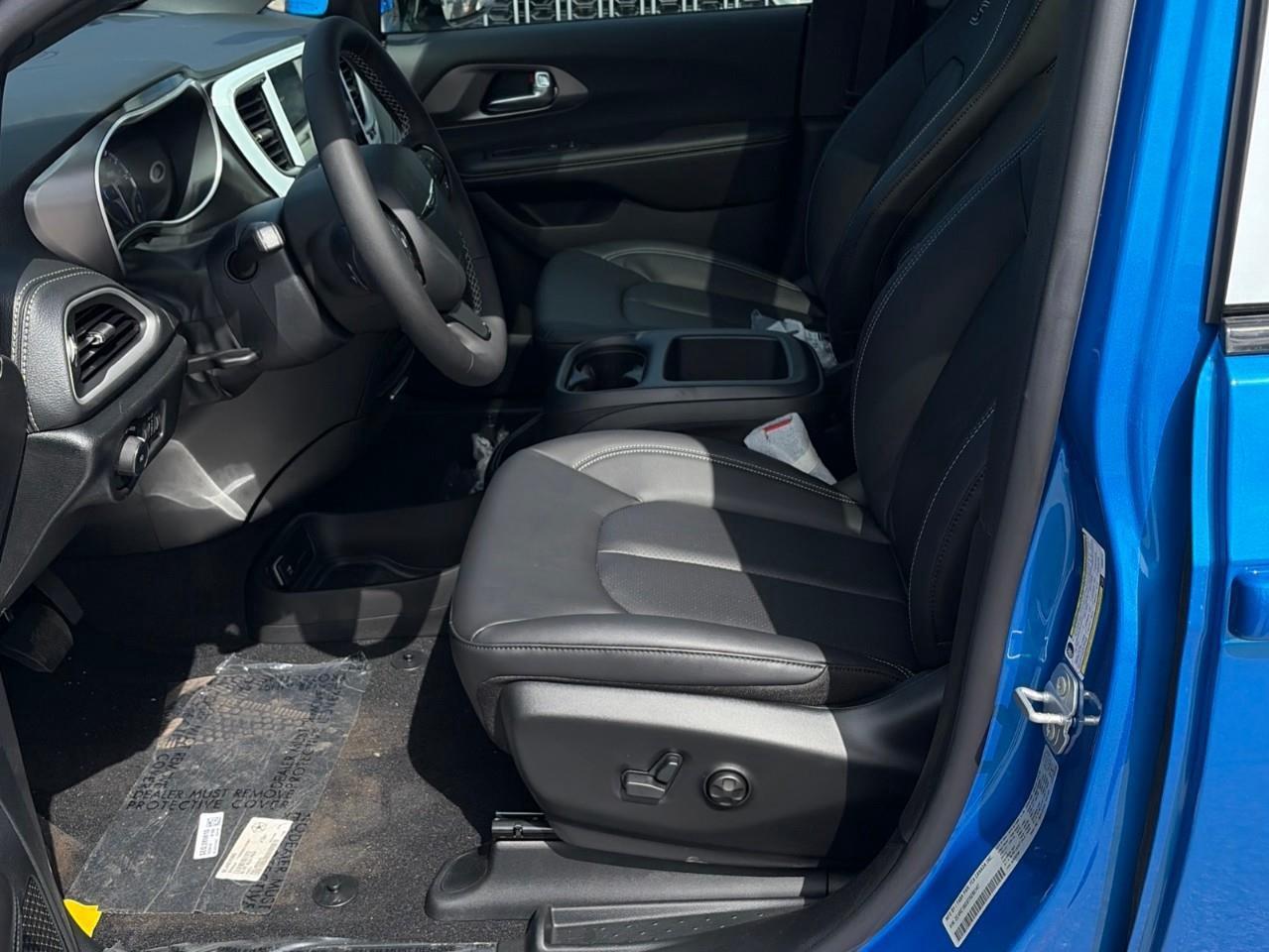 2026 Chrysler Pacifica Select Front-Wheel Drive Passenger Van Photo