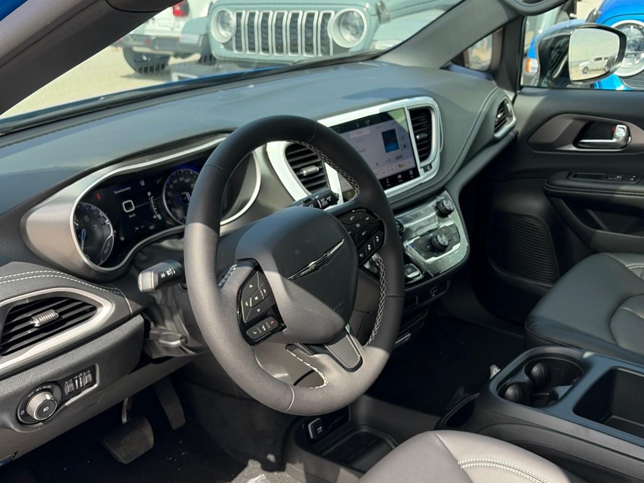 2026 Chrysler Pacifica Select Front-Wheel Drive Passenger Van Photo