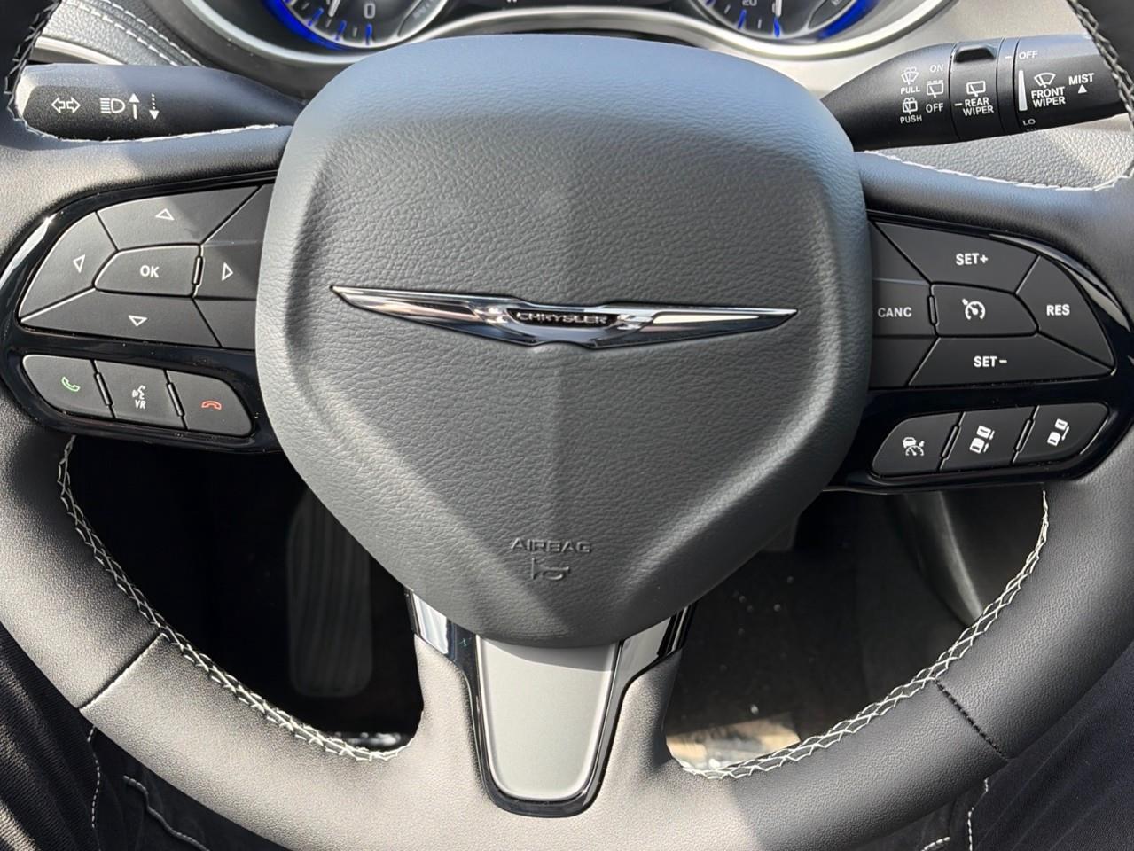 2026 Chrysler Pacifica Select Front-Wheel Drive Passenger Van Photo