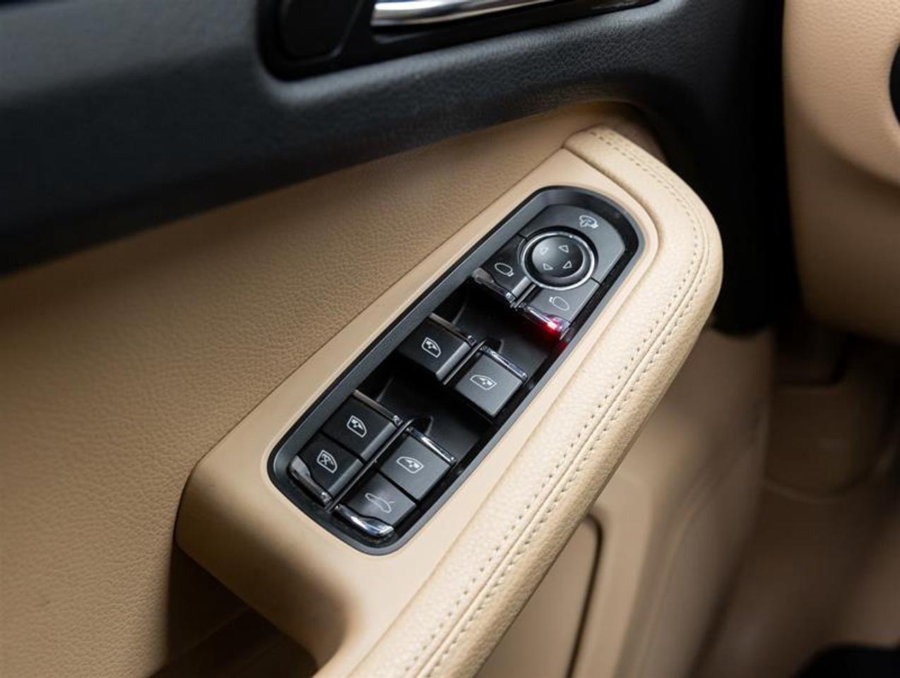 2023 Porsche Macan  Photo