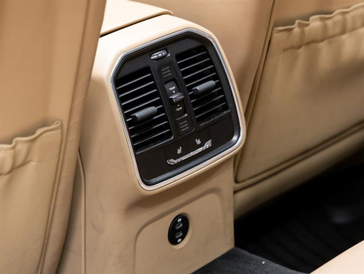2023 Porsche Macan  Photo