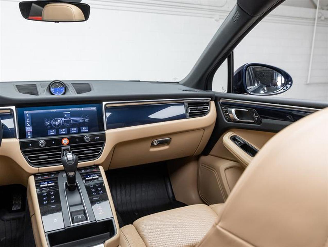 2023 Porsche Macan  Photo