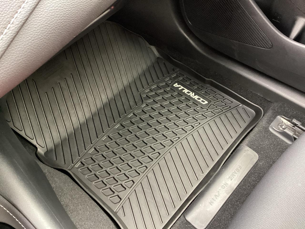 2022 Toyota Corolla Hatchback SE CVT Photo