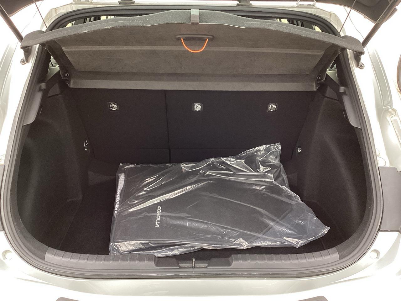 2022 Toyota Corolla Hatchback SE CVT Photo