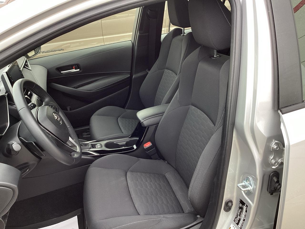 2022 Toyota Corolla Hatchback SE CVT Photo