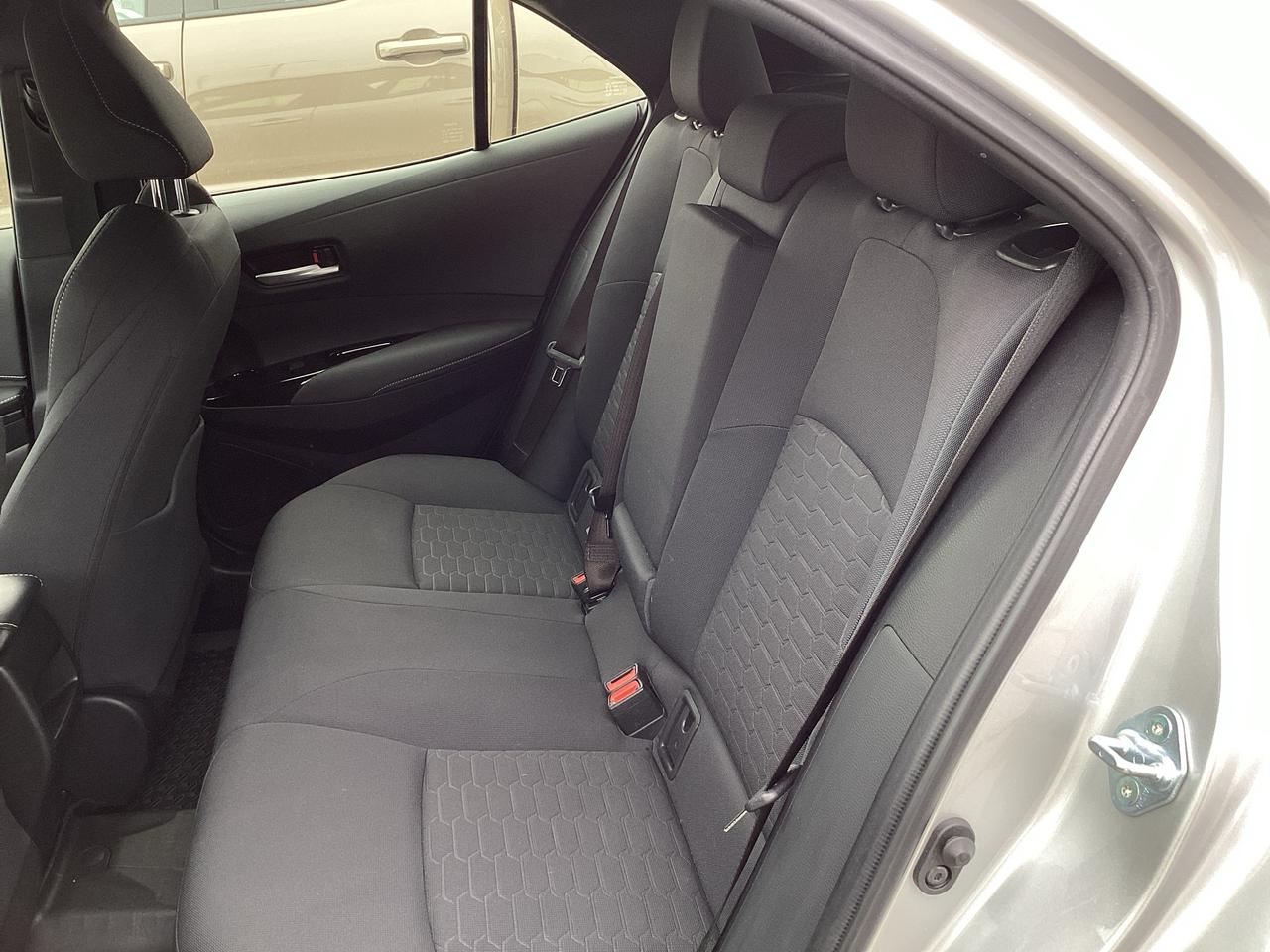 2022 Toyota Corolla Hatchback SE CVT Photo