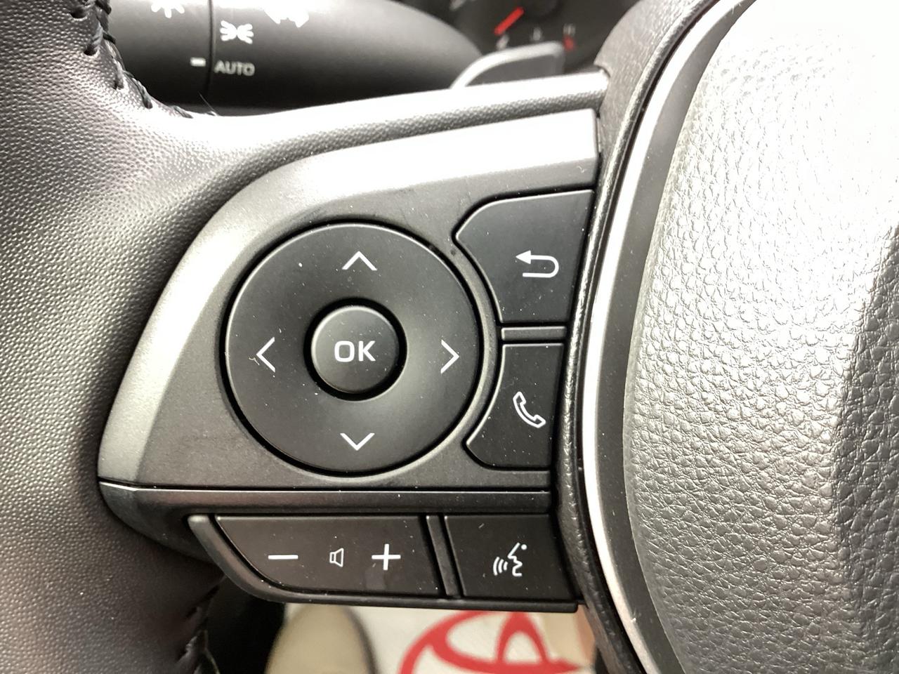 2022 Toyota Corolla Hatchback SE CVT Photo