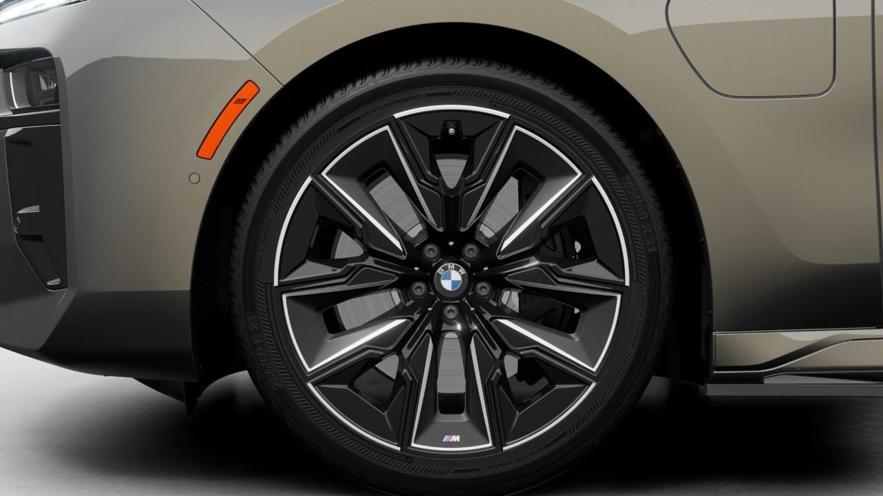 2026 BMW 750e xDrive 4dr All-Wheel Drive Sedan Photo