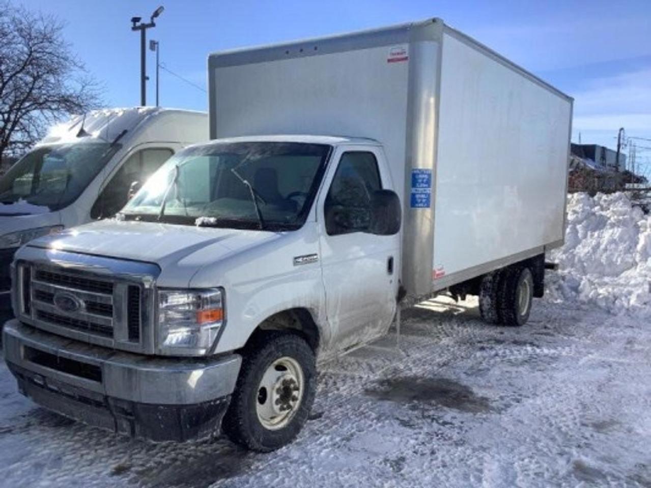 2022 Ford E-450 E-450 16Ft Box - Ramp - 7.3L V8 Gasoline Photo
