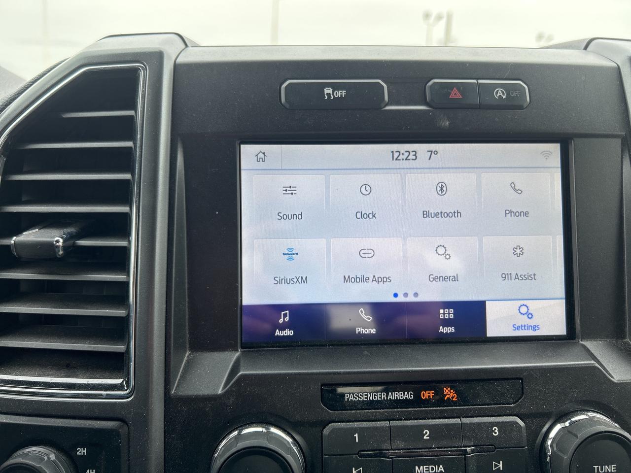 2020 Ford F-150 XLT 3.3L SUPER CAB SYNC CAM CLASS IV HITCH 17" WHL Photo