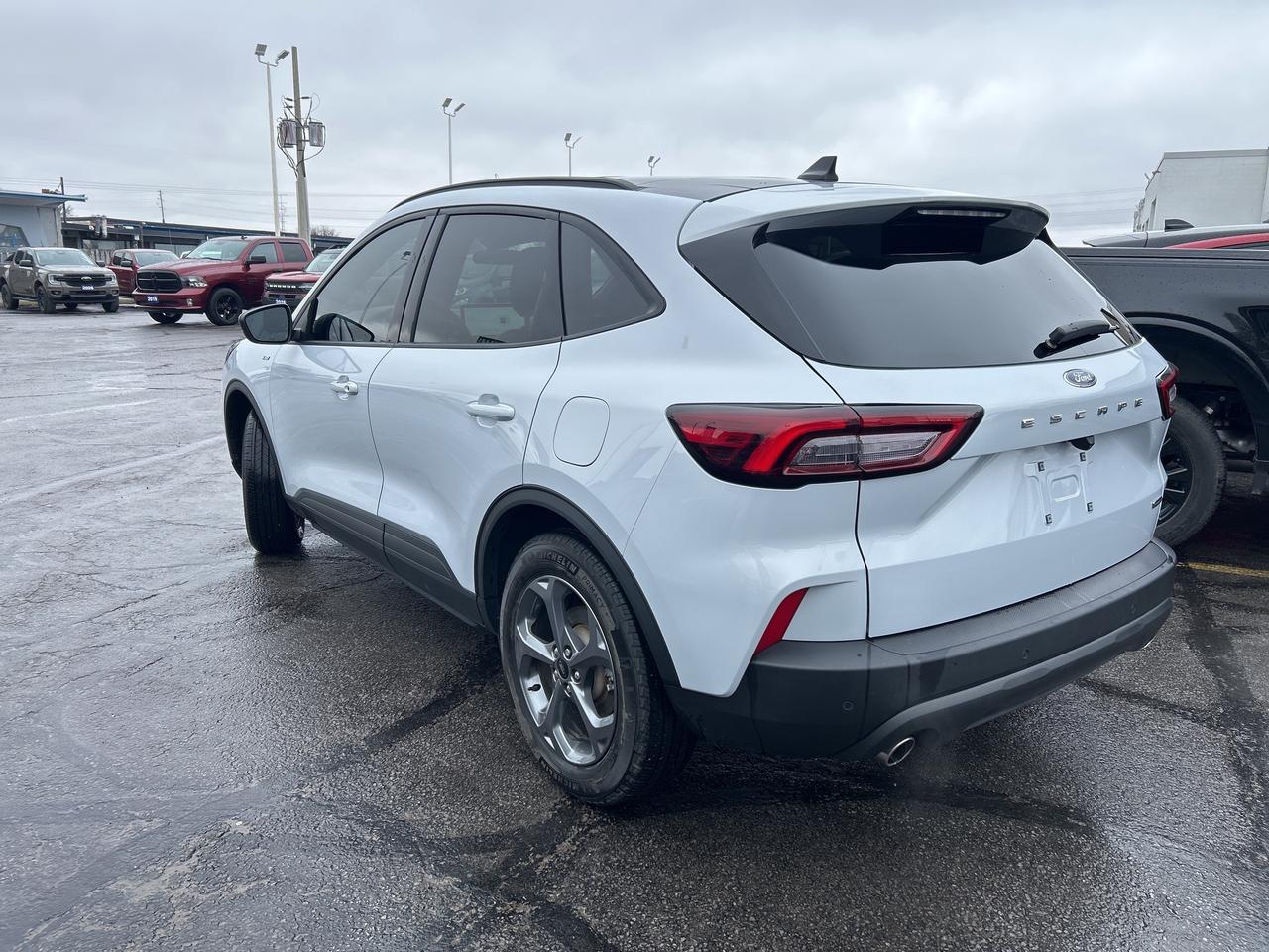 2025 Ford Escape ST LINE AWD 2.5L HYBRID ADAPTIVE CRUISE PANO ROOF Photo