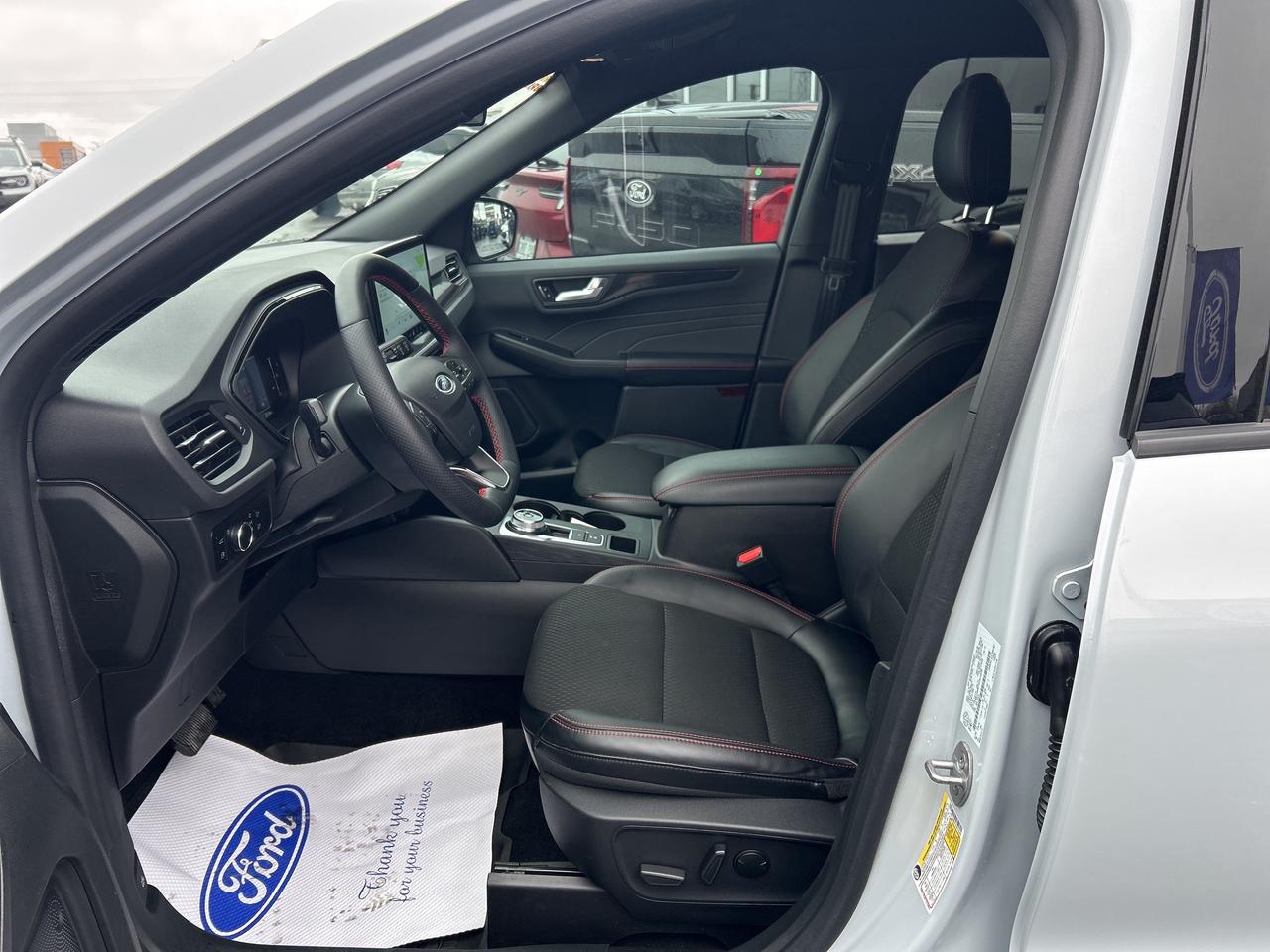 2025 Ford Escape ST LINE AWD 2.5L HYBRID ADAPTIVE CRUISE PANO ROOF Photo
