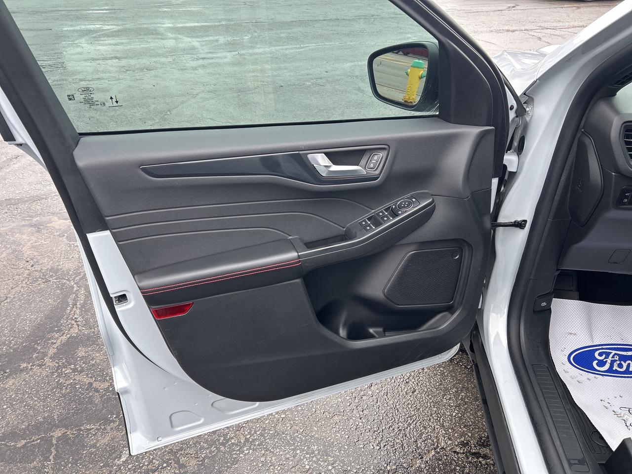 2025 Ford Escape ST LINE AWD 2.5L HYBRID ADAPTIVE CRUISE PANO ROOF Photo