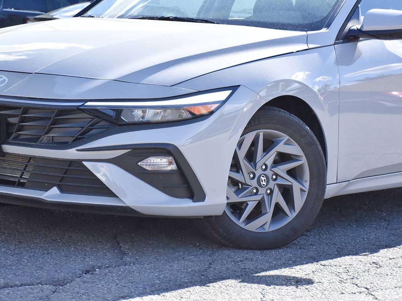 2025 Hyundai Elantra Preferred IVT demo used Photo5