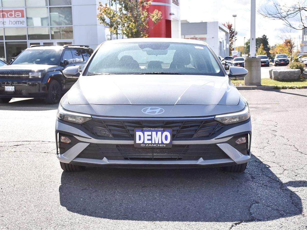 2025 Hyundai Elantra Preferred IVT demo used Photo